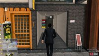 Head to the Stijl Bar in northern Sotenbori.